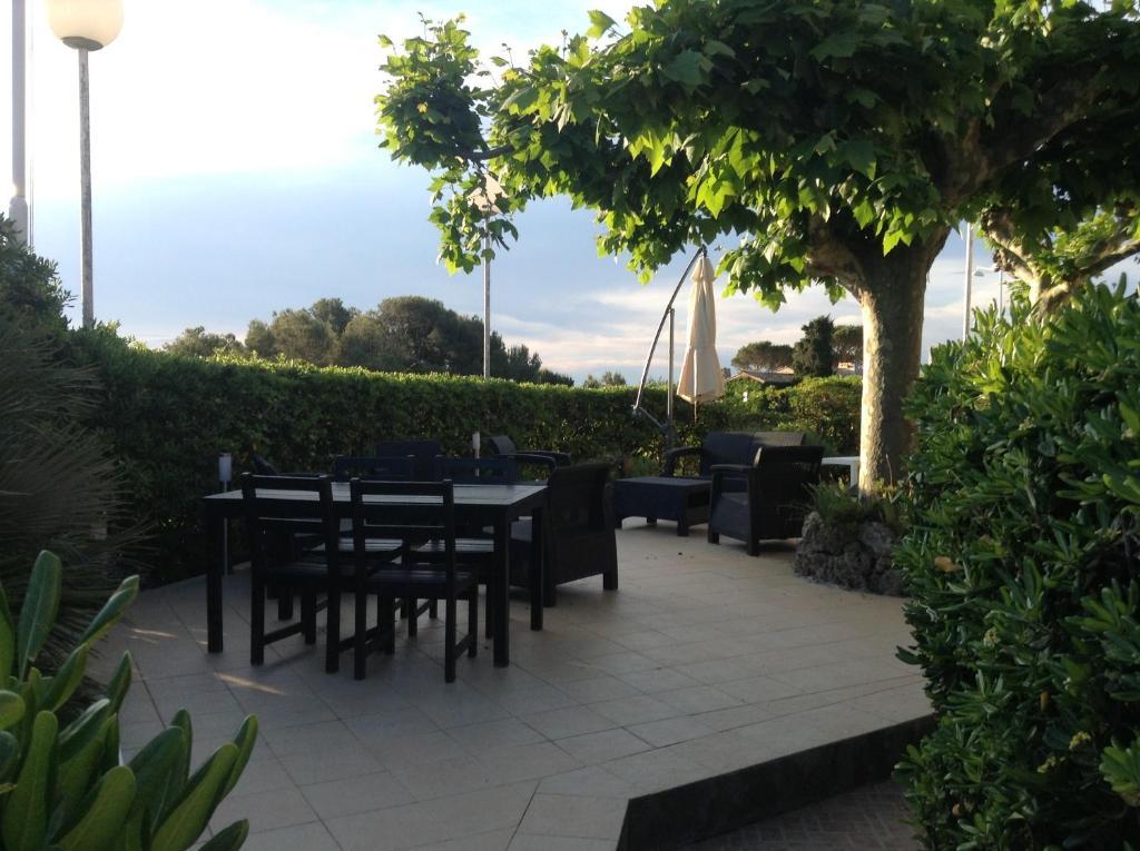 Hotel La Caravelle เฟรฌูส ภายนอก รูปภาพ